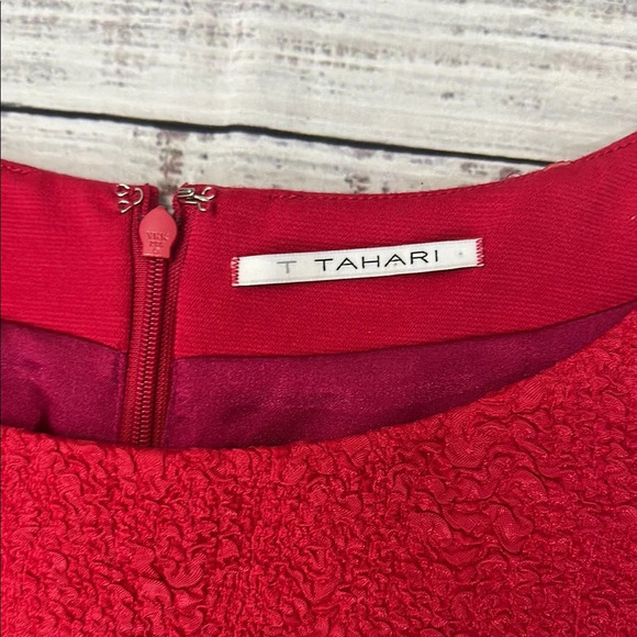 T Tahari Red Cap Sleeve Sheath Midi Dress Cocktail‎ Sz. 4 - Picture 2 of 8